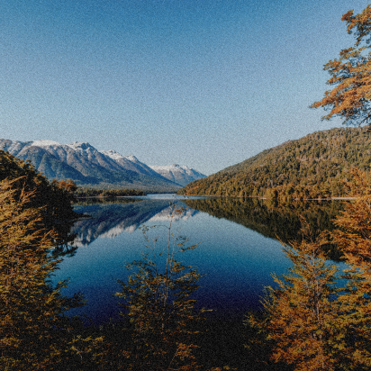 Lago y montañas, aventura